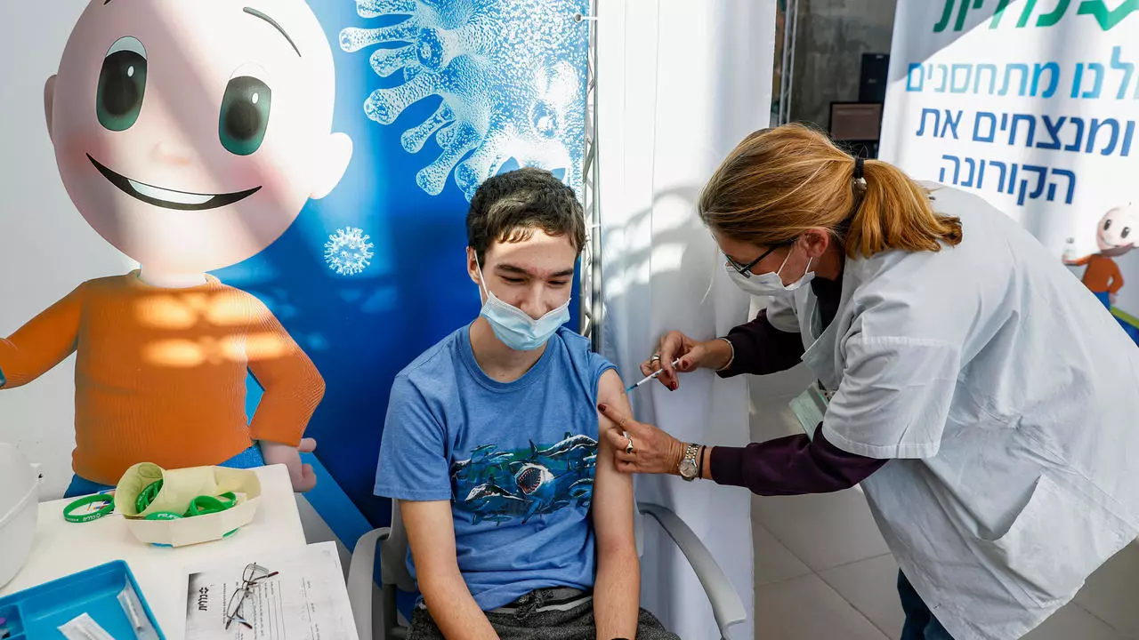 Israel eases Covid restrictions after mass vaccination - France 24
