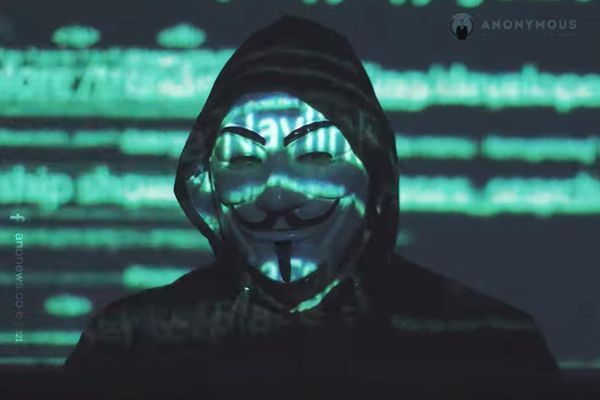 Anonymous tuyên chiến Elon Musk