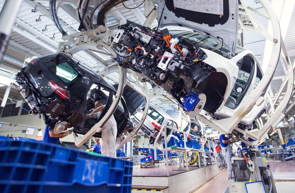 VW and Daimler Inspected by EU as German Car Cartel Probe Widens - Bloomberg