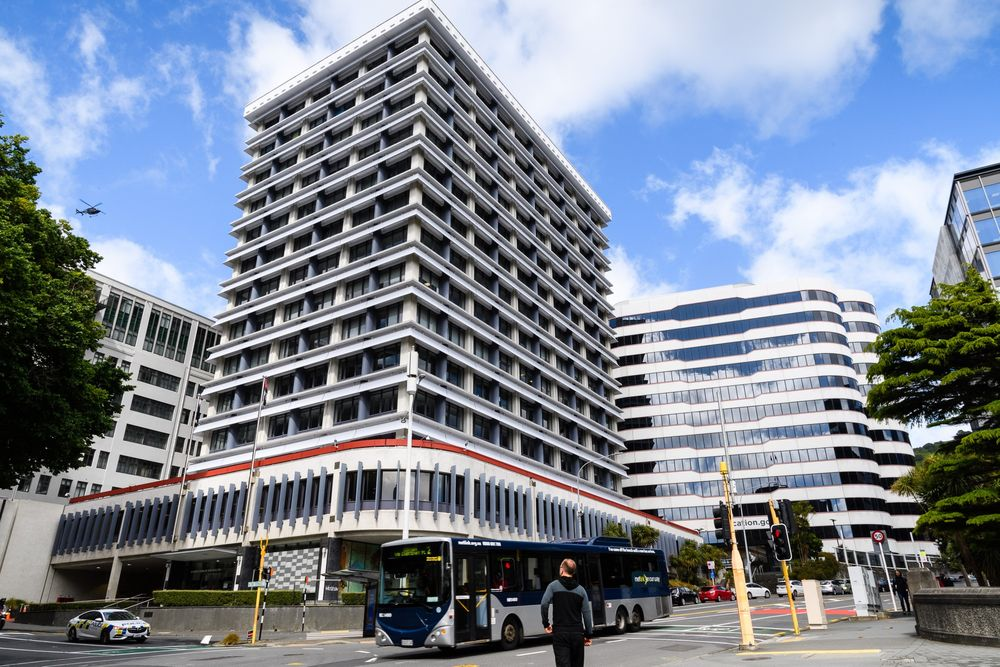 RBNZ to Allow Local Banks to Partially Resume Dividend Payments - Bloomberg