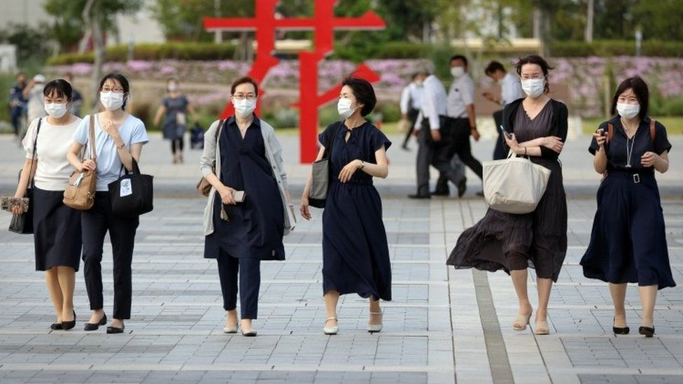 Covid-19 pandemic: Japan widens emergency over 'frightening' spike - BBC News