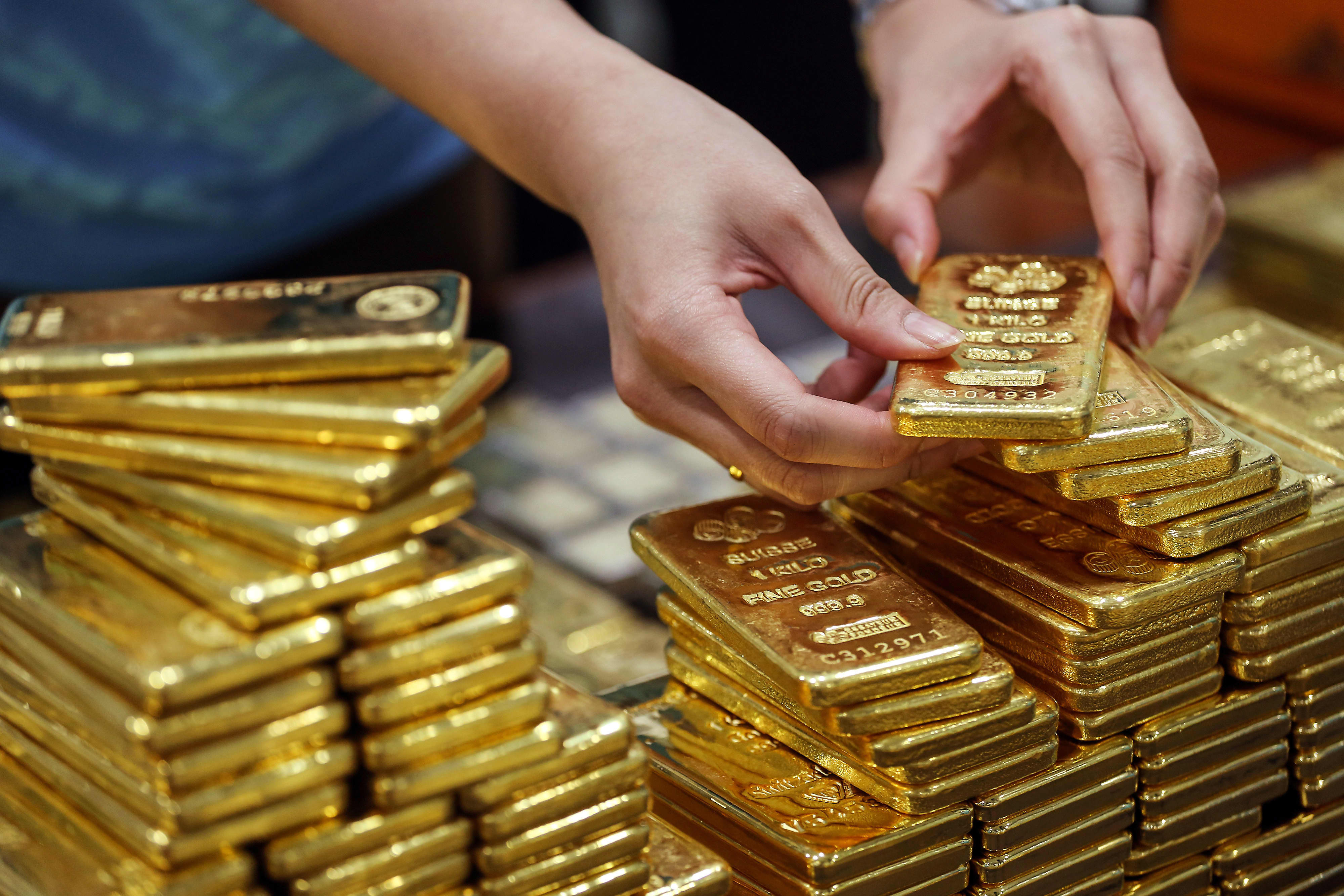 Điều gì thực sự đang ngăn cản sự tỏa sáng của vàng?