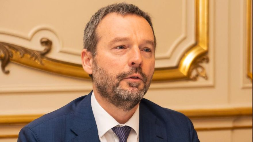 What quality defines women, according to the governor of the National Bank of Belgium? "The charm" - Spain's News