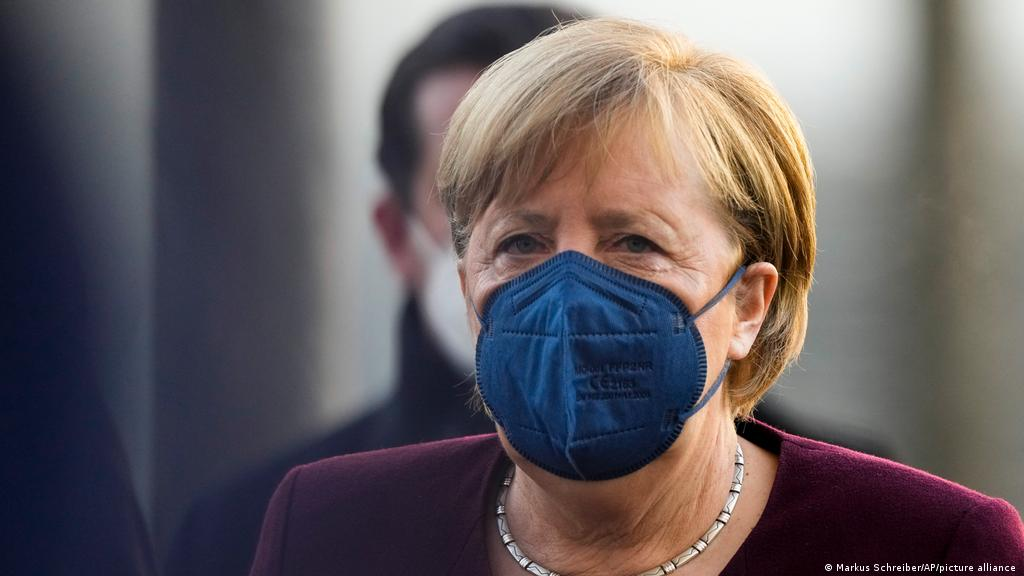 Angela Merkel says unvaccinated have duty to get jab | News | DW |  12.11.2021