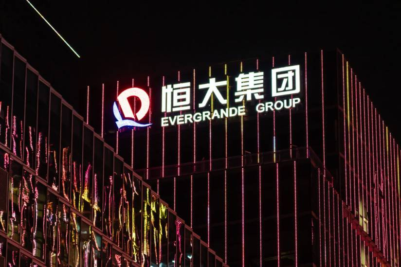 Evergrande đối mặt với nguy cơ vỡ nợ, cổ phiếu "lao dốc" không phanh