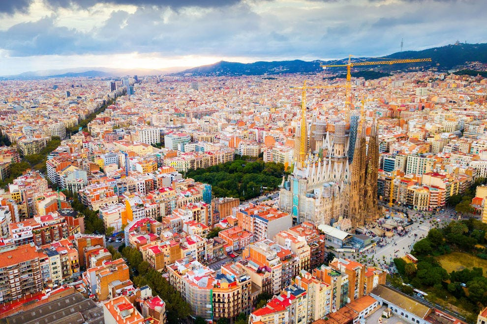 Barcelona Travel Guide - Pursuitist