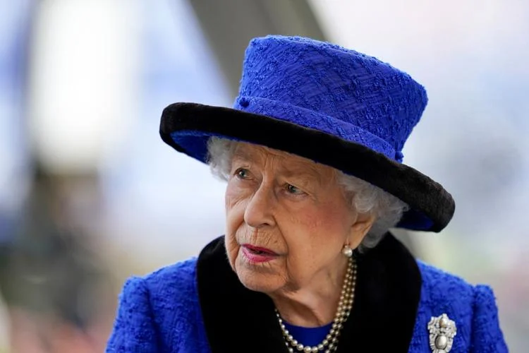 Britain's Queen Elizabeth tests positive for Covid-19 | Politics | wrex.com