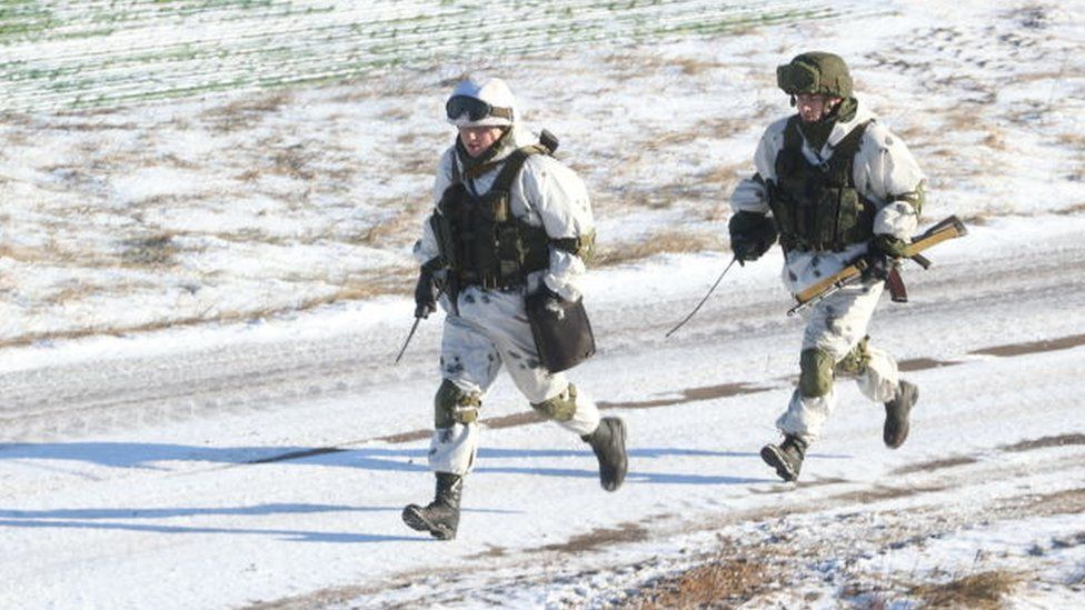 Ukraine-Russia tensions: Russia pulls some troops back from border - BBC News