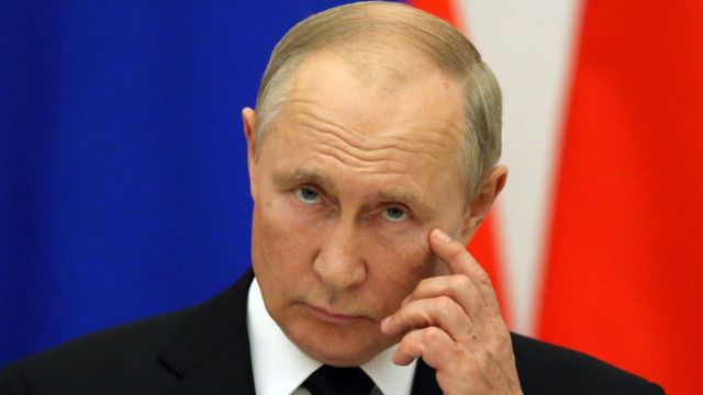 Thầy phù thủy' Putin và ván cờ Ukraine đầy rủi ro - BBC News Tiếng Việt