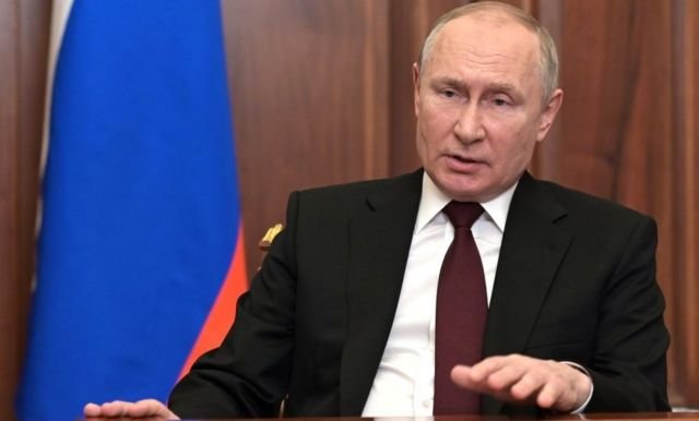 Nga xâm lược Ukraine: Liệu Tổng thống Putin sẽ bấm nút hạt nhân hay không? - BBC News Tiếng Việt