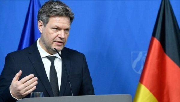In order to save energy, the German Economy Minister reduces his shower time! | Colors of India