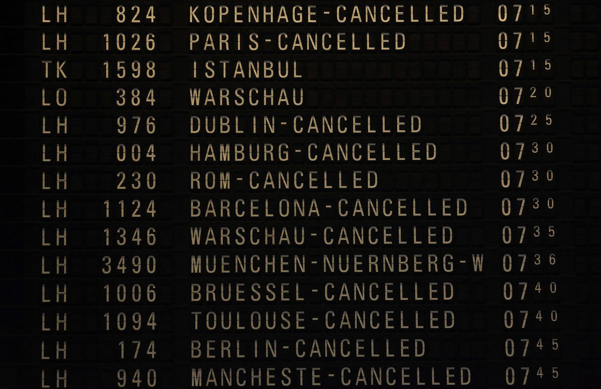 Lufthansa pilots on strike at Frankfurt airport