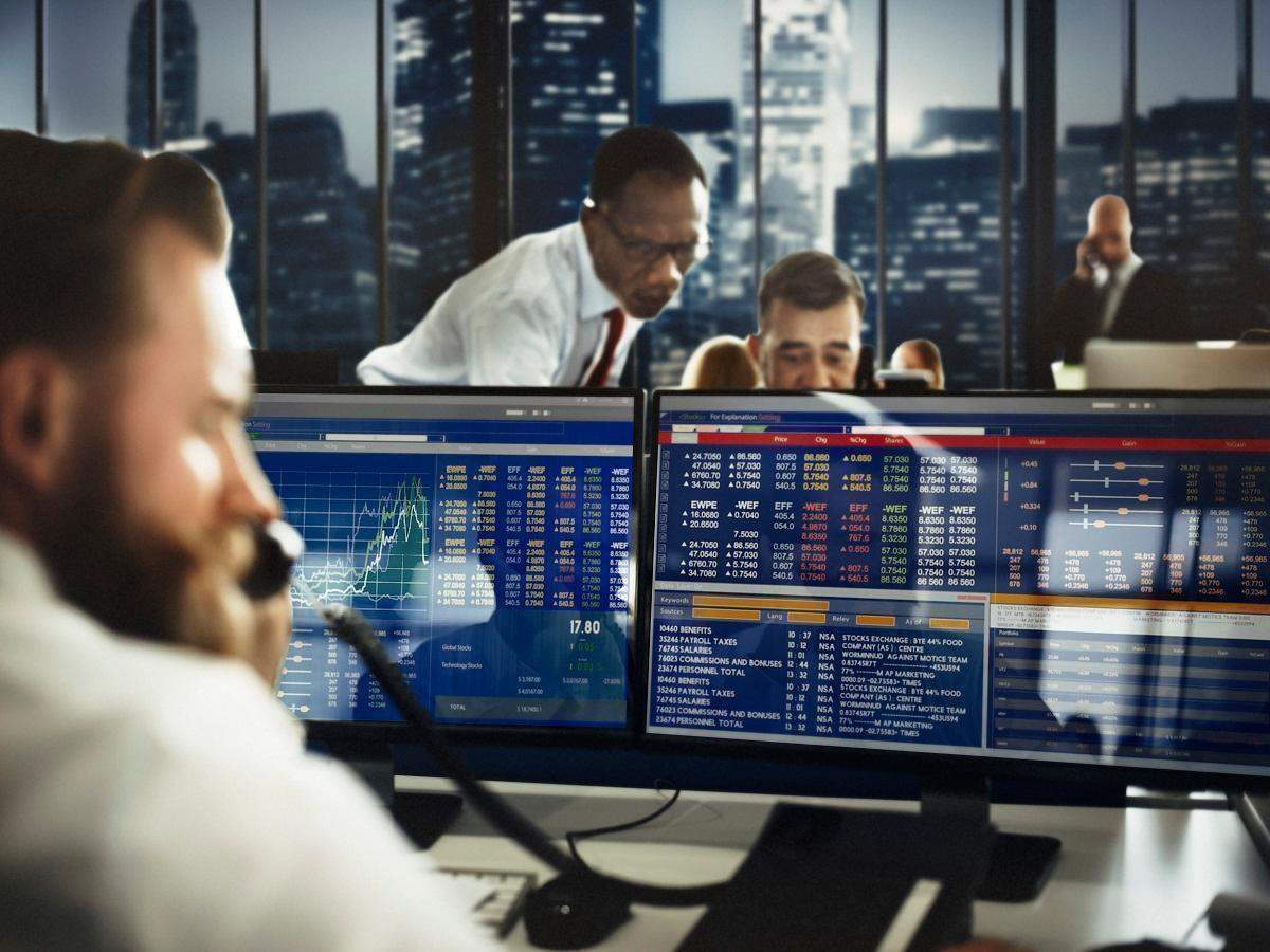 European Stocks: European shares flat as recession fears offset earnings  boost; PMI data awaited - The Economic Times