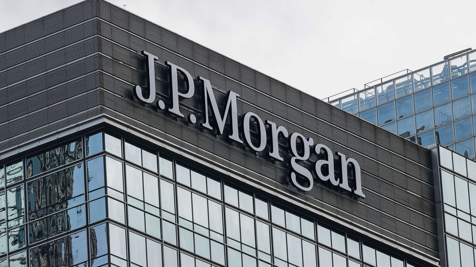 CEO JPMorgan: Bất ổn của ngành ngân hàng vẫn chưa chấm dứt, dự báo còn kéo