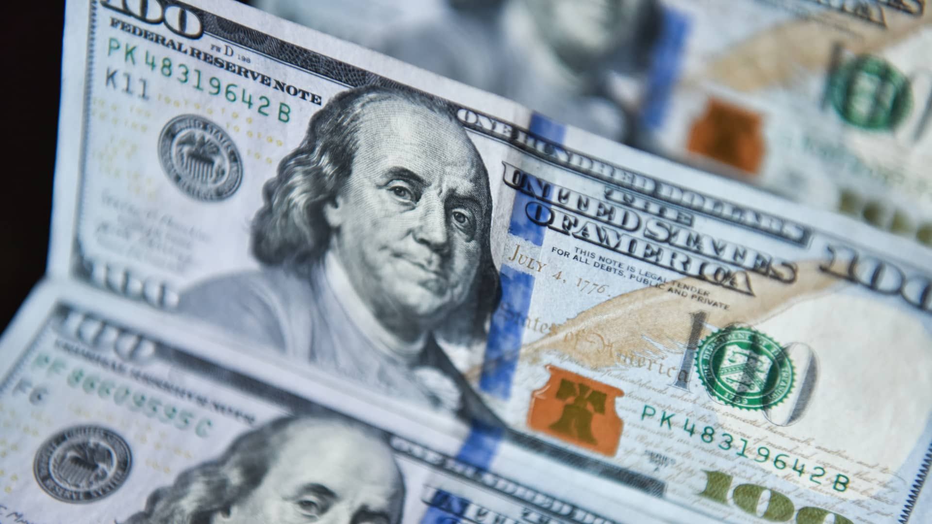Dollar halts slide after Fed minutes