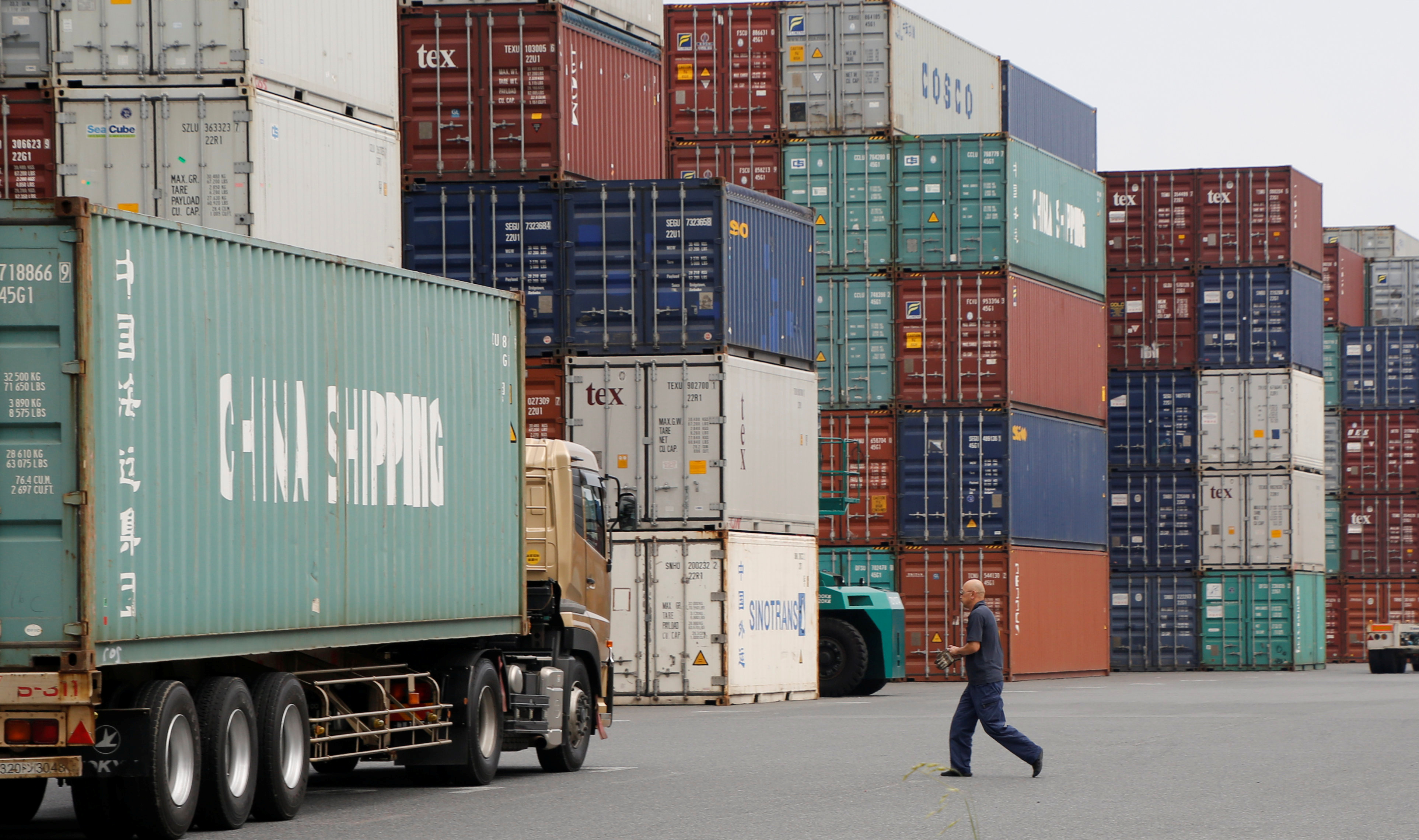 Xuất khẩu của Nhật Bản tăng vượt kỳ vọng