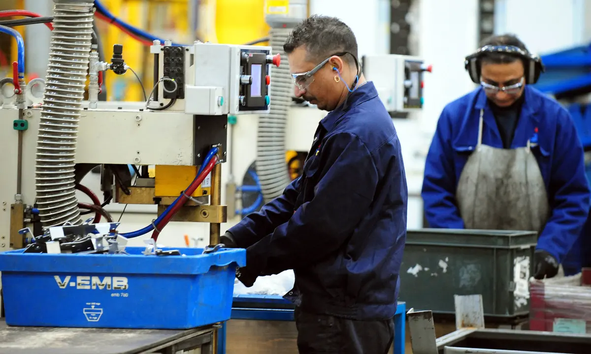 UK factory growth slows to weakest in 18 months as business optimism falls  | Manufacturing sector | The Guardian
