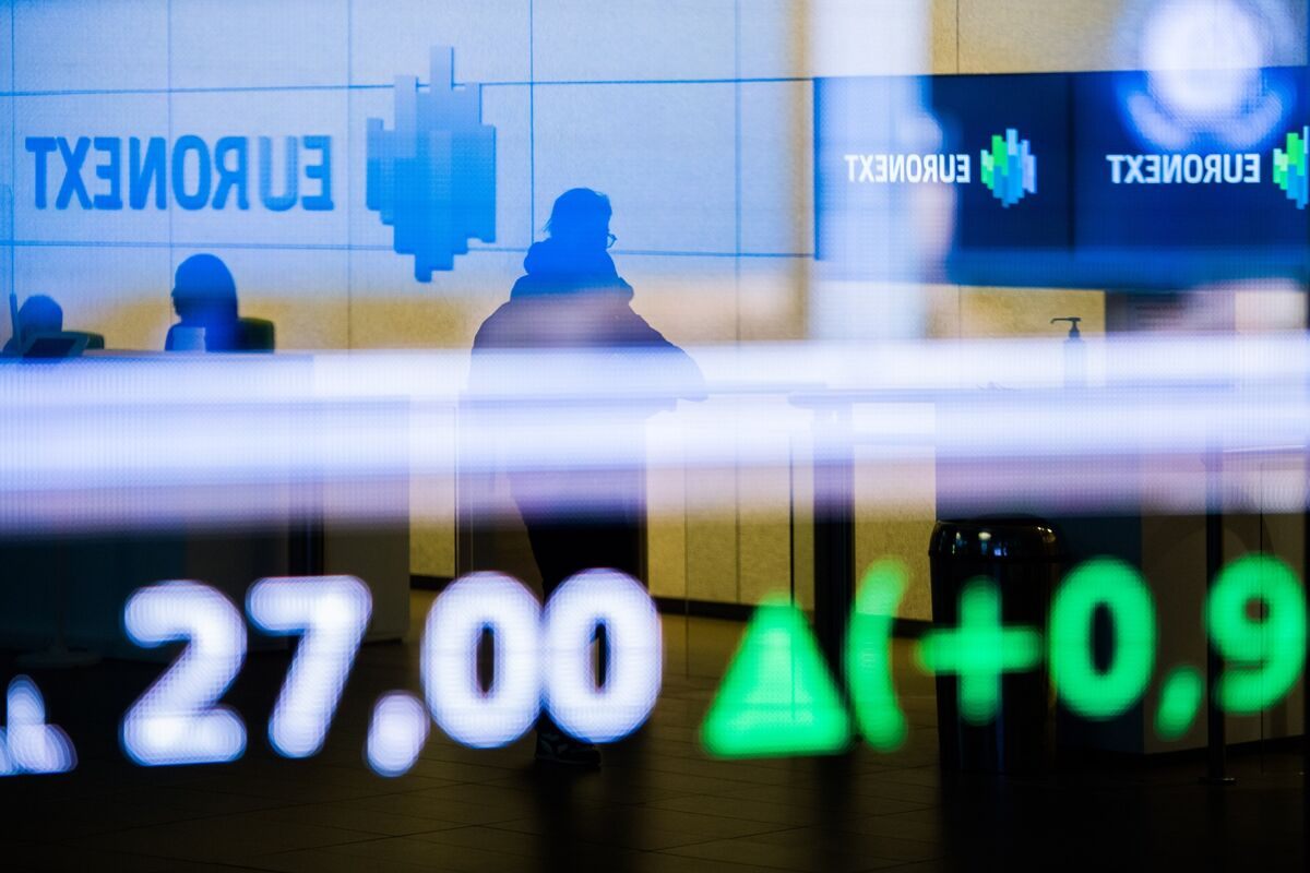 European Stocks Gain as ECB's Villeroy Talks of Consecutive Cuts - Bloomberg