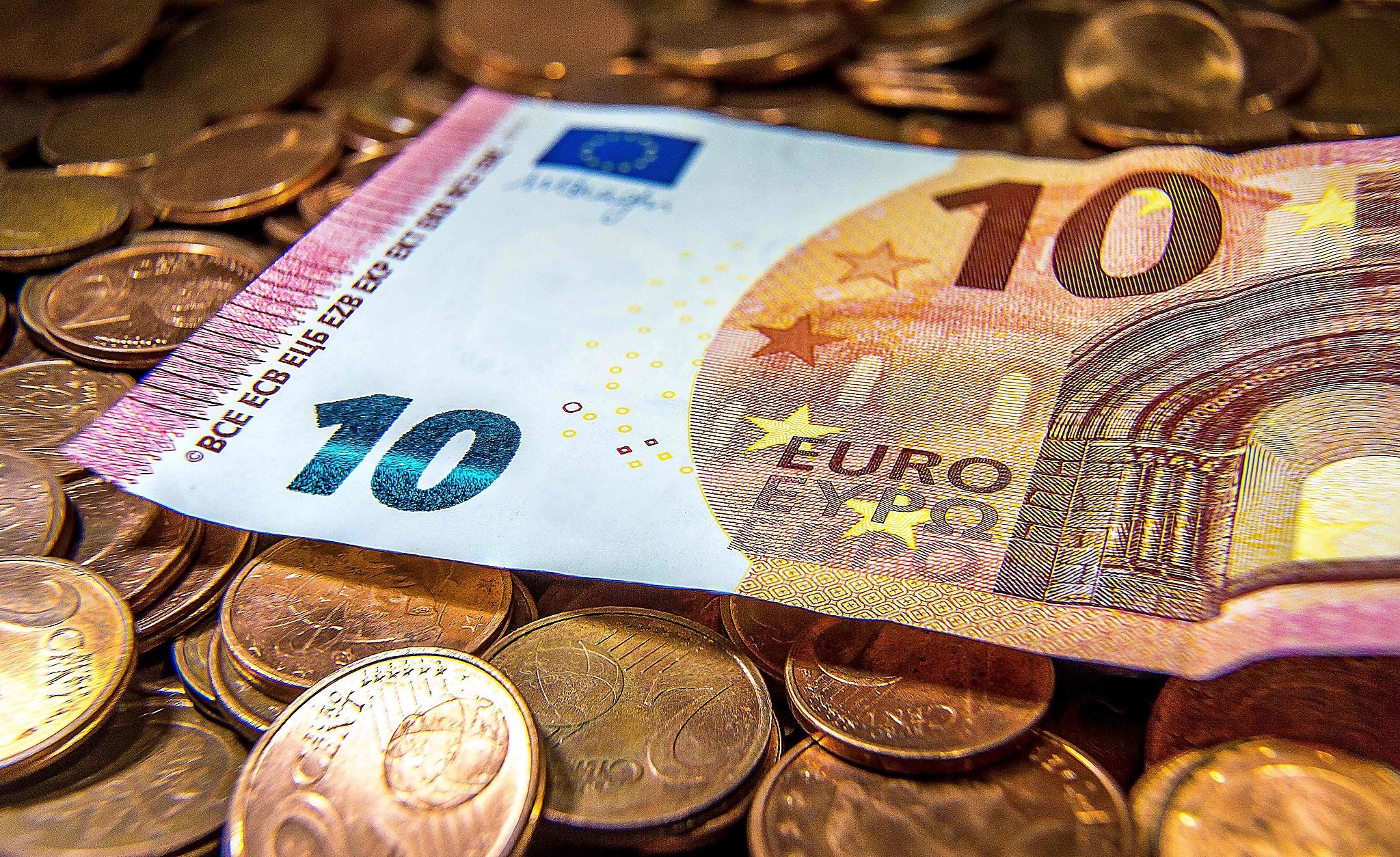 Nhận định EUR/USD và EUR/GBP: Sóng gió đã qua, tâm điểm chuyển hướng sang chính trường châu Âu