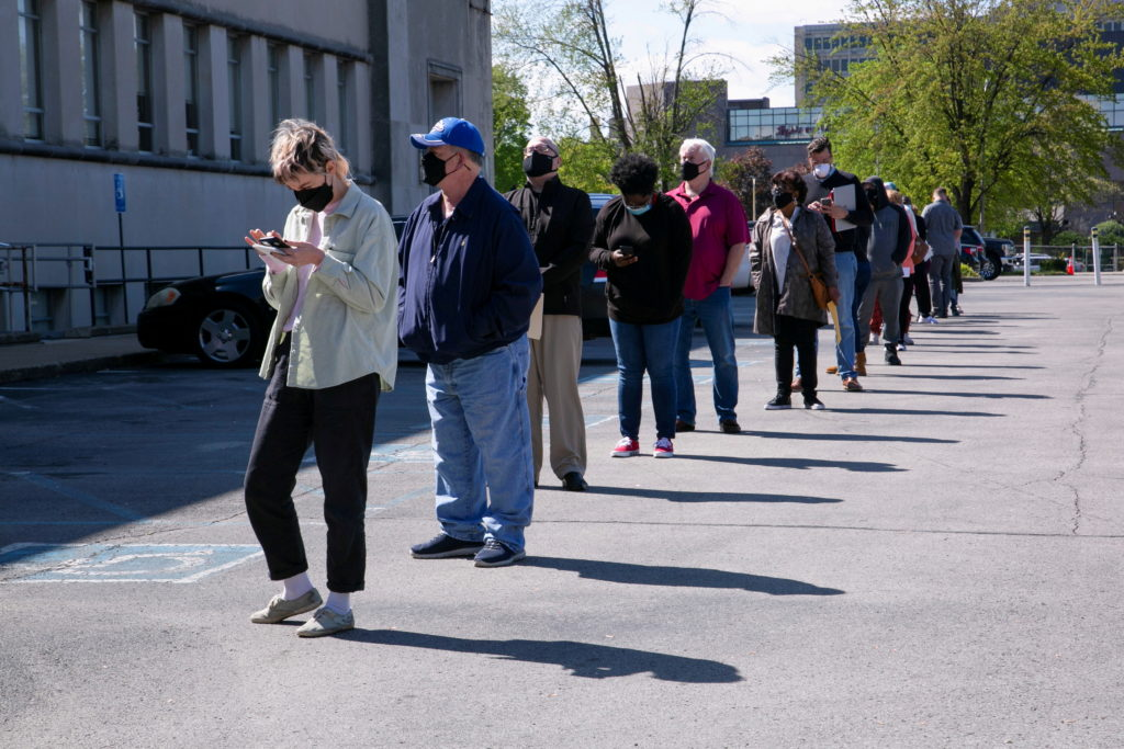 U.S. jobless claims tick up to 412,000 from a pandemic low | PBS News