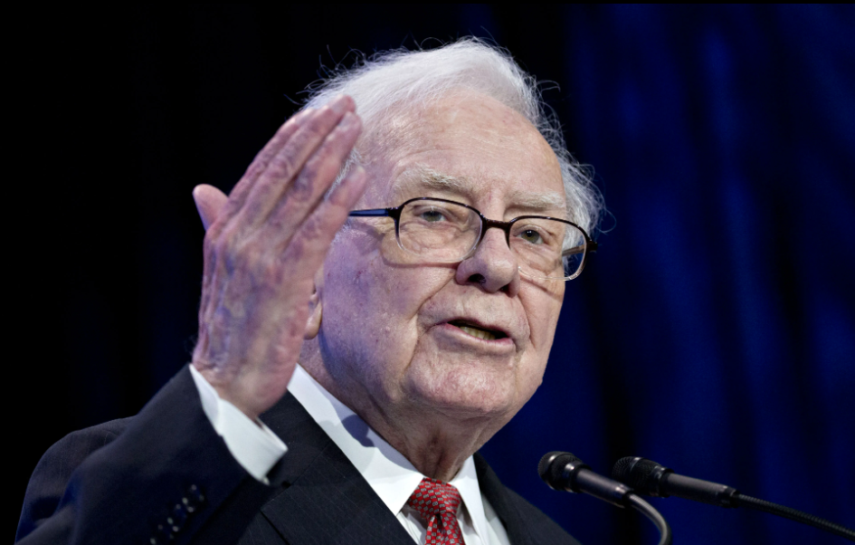 Đứng vững giữa cơn sóng "bốc hơi" tài sản của các siêu tỷ phú, Warren Buffett nổi lên như một ví dụ siêu kinh điển về quản lý danh mục đầu tư