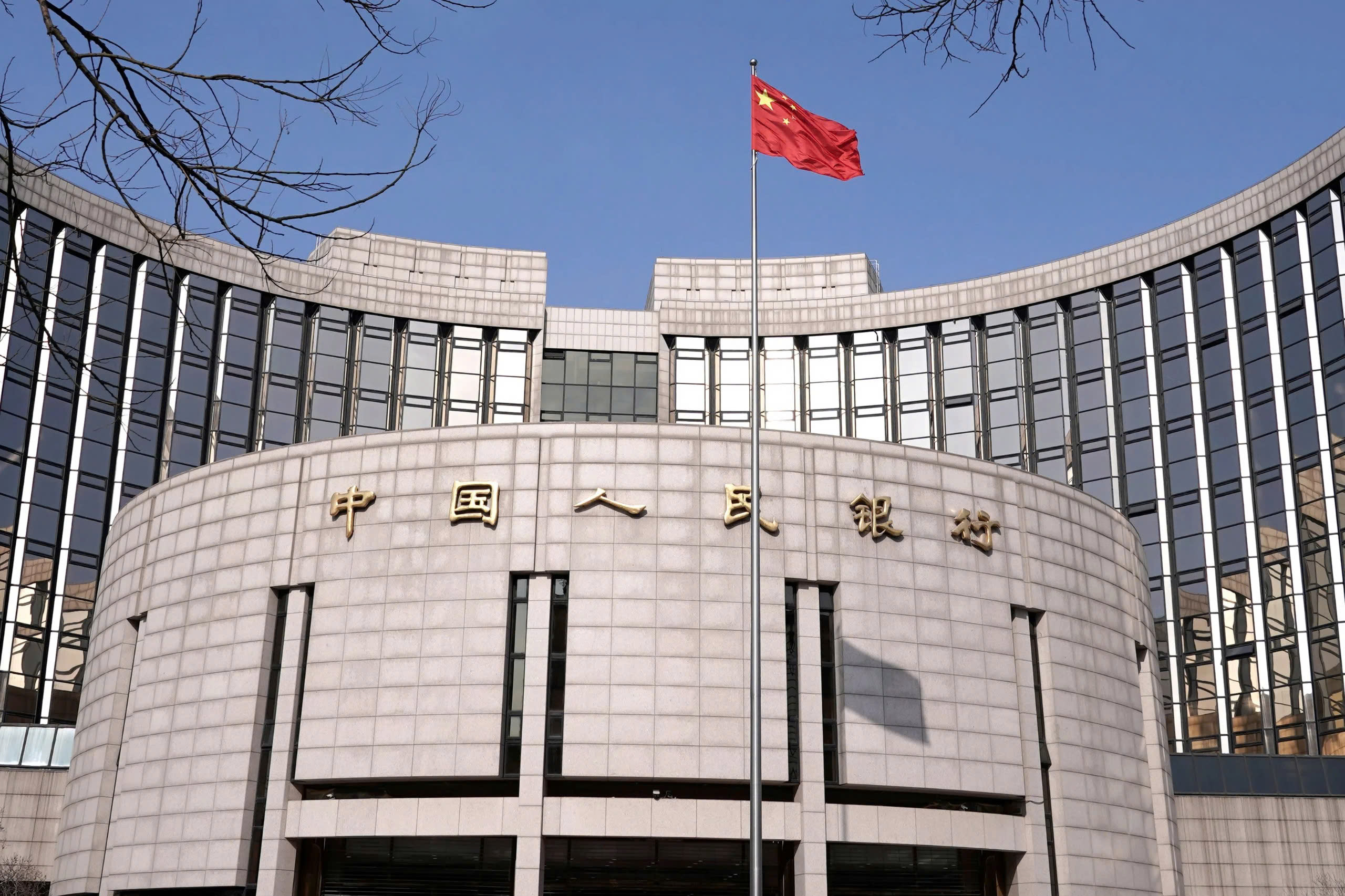 PBoC tăng mạnh bơm thanh khoản qua MLF: Động thái quyết liệt ứng phó với rủi ro từ thuế quan Mỹ