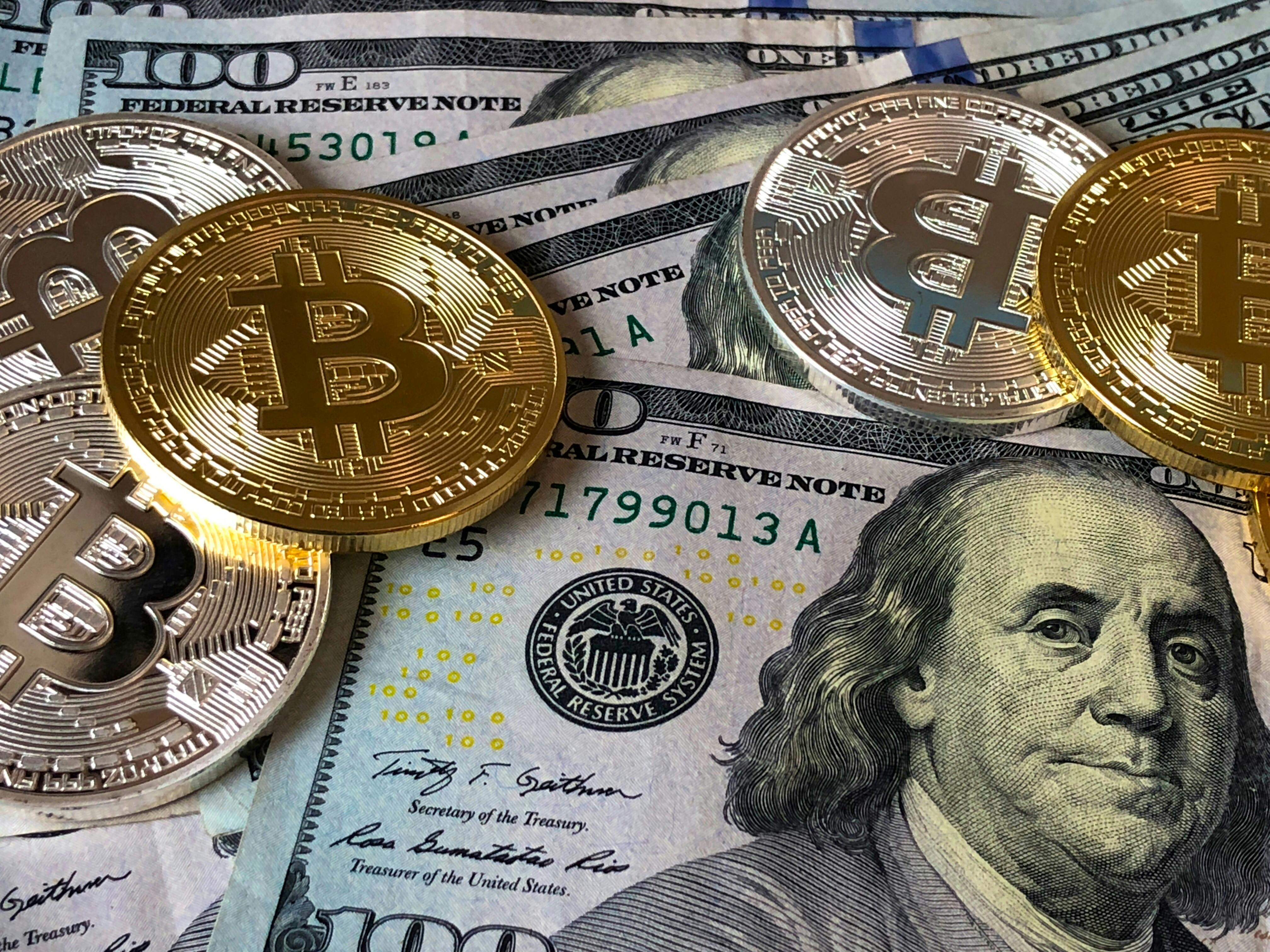 Chính sách thương mại & chính trị trong nước thúc đẩy cặp tiền USD/CAD