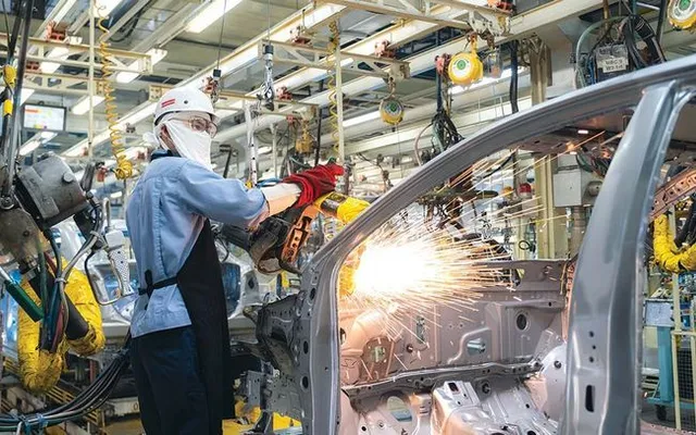 Sản xuất công nghiệp tháng 4 tăng trưởng tích cực | VTV.VN