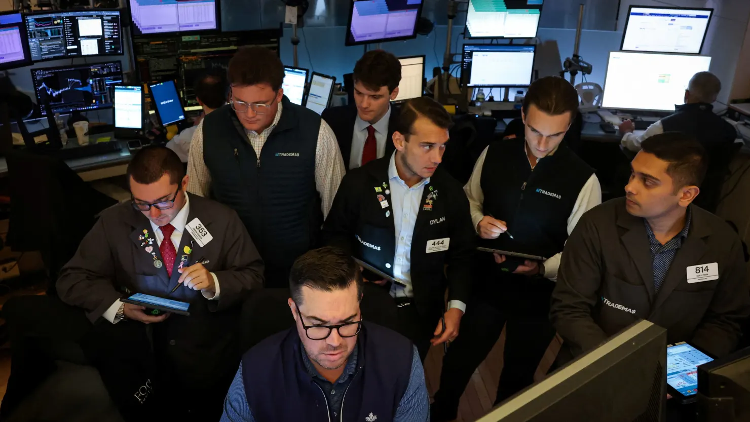 Traders work on the floor at the New York Stock Exchange (NYSE) in New York City, U.S., July 21, 2025. REUTERS/Brendan McDermid
