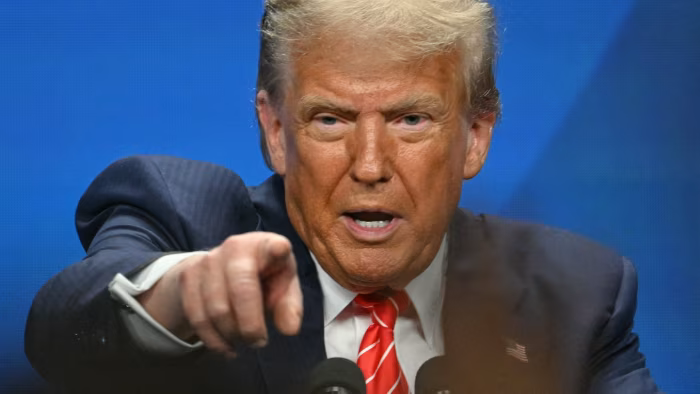 Trump ra tay với dữ liệu kinh tế: Sa thải, nghi kỵ và nguy cơ bóp méo sự thật