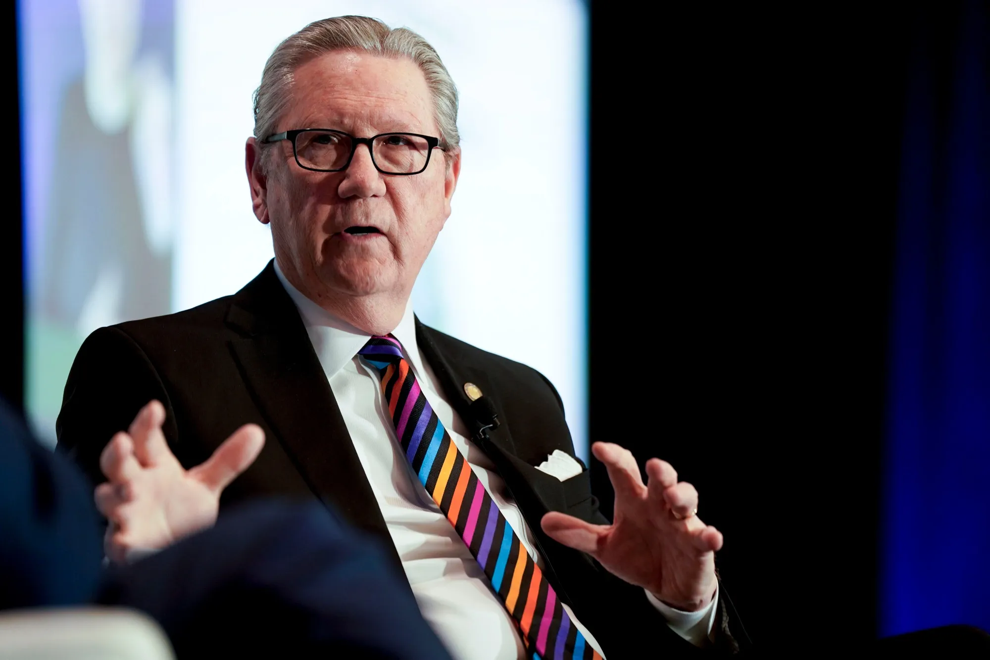 Fed's Schmid Supports Wait-and-See Approach, Watching Price Data - Bloomberg