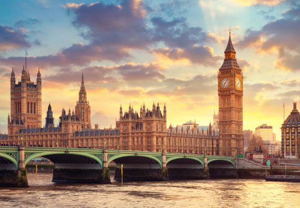 GBP/USD tiếp tục giảm dù PMI dịch vụ cải thiện