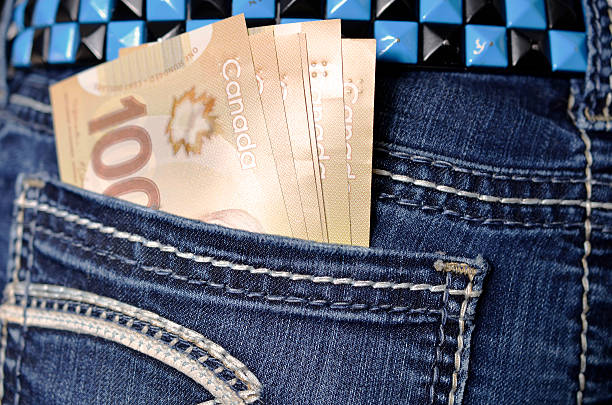 USD/CAD giữ vững dưới đỉnh 6 tháng