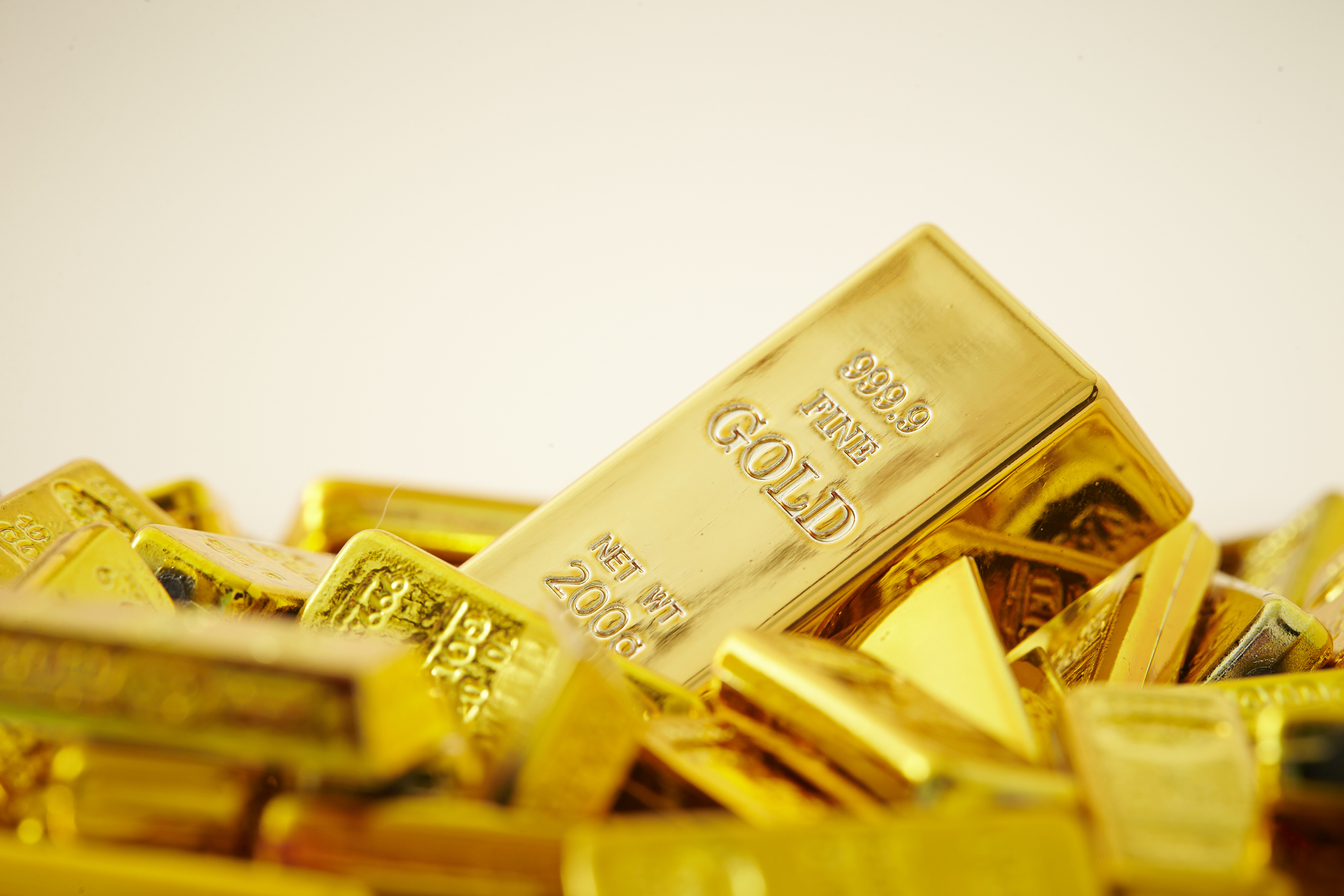 Giá vàng tăng 2.5% trong tuần. Liệu có đủ lực phá vỡ mốc $4,200/oz?