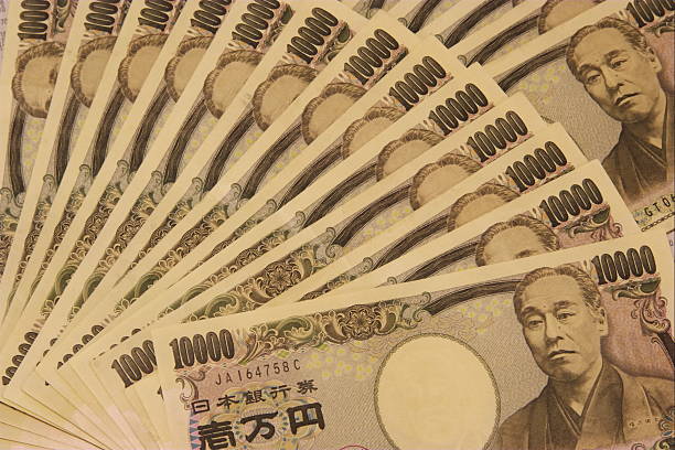 USD/JPY ổn định quanh mức 156.300