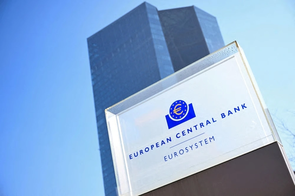 ECB liệt kê 3 rủi ro lớn: Nguy cơ bong bóng AI, Stablecoin và bất ổn địa  chính trị