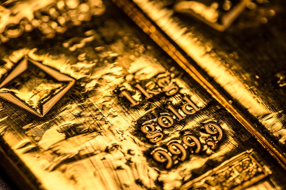 Vàng lập đỉnh mới do căng thẳng địa chính trị và kỳ vọng Fed nới lỏng mạnh tay hơn