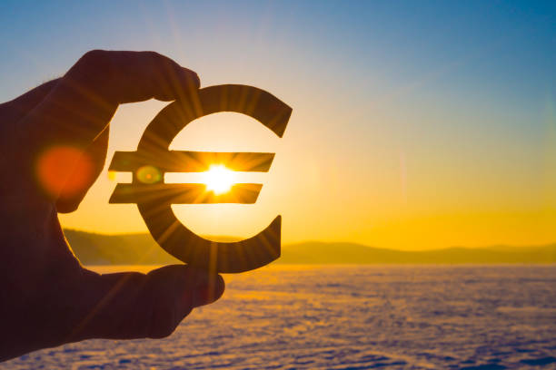 EUR/USD tiếp tục lao dốc, hy vọng phục hồi dần mờ nhạt