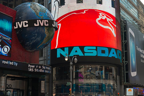 Nasdaq 100 đột phá tăng giá khỏi phạm vi 7 tuần