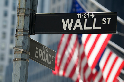 Dow lập kỷ lục mới: Liệu S&P 500 có thể bứt phá trên mốc 7,000 và được xác nhận?