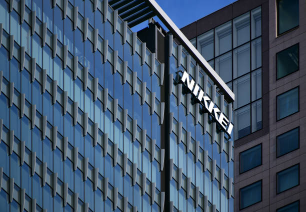 Nikkei 225 thoái lui từ đỉnh kỷ lục