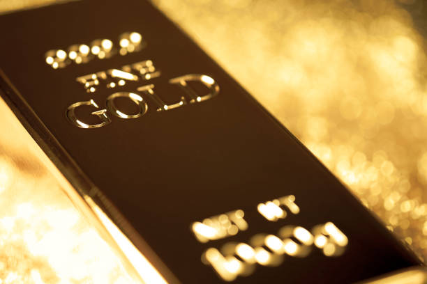 Vàng kiểm tra lại mốc 5,000 USD: Lo ngại lạm phát và USD tăng mạnh kéo giá giảm 5%