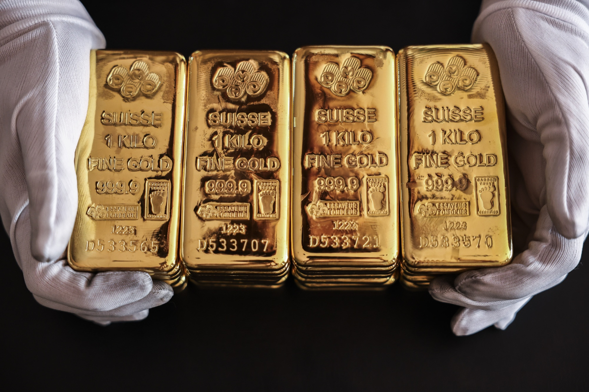 Giá vàng phục hồi, kết thúc tuần ở gần mức 4,700 USD/oz