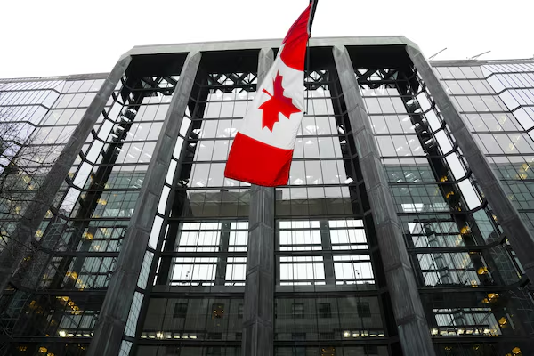 Bank of Canada surveys show weak business environment, lower inflation  expectations - The Globe and Mail
