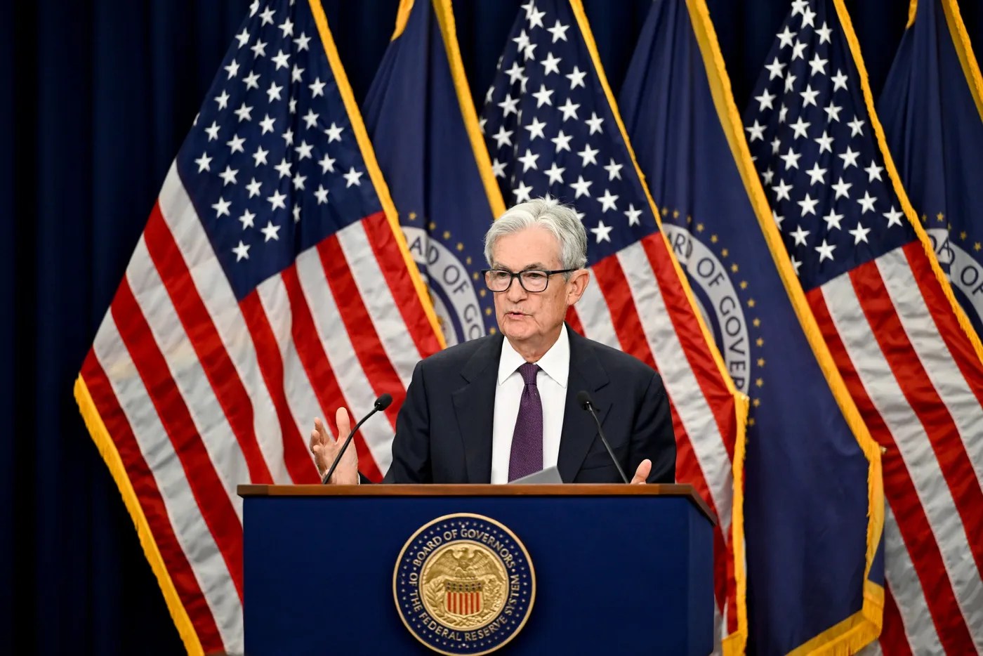 Fed giữ nguyên lãi suất trong cuộc họp cuối của Powell, FOMC chia rẽ sâu nhất kể từ 1992