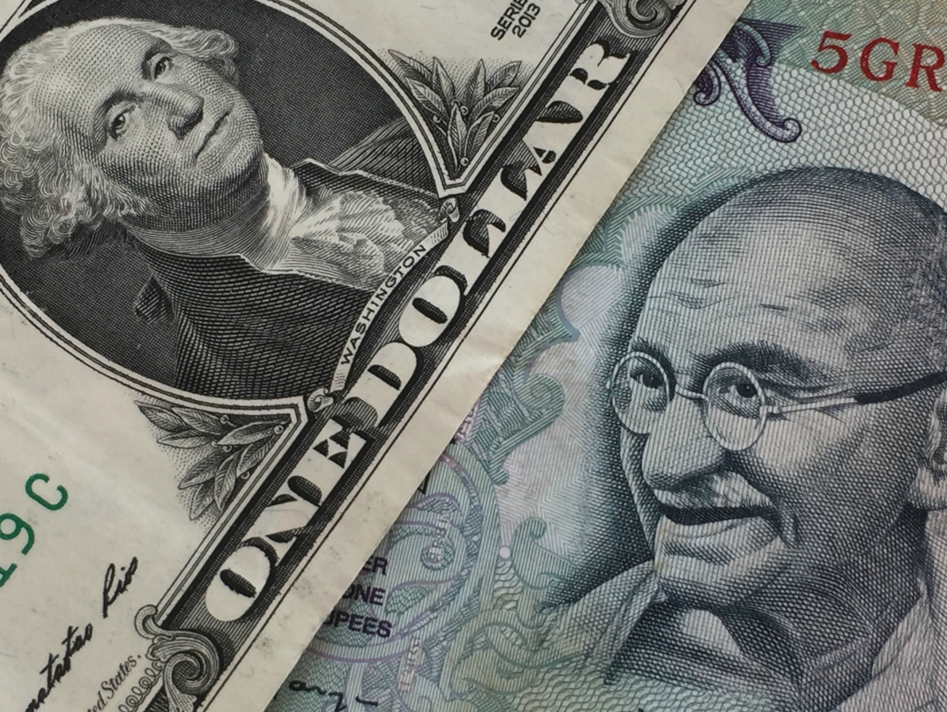 Rupee Ấn Độ giảm giá so với USD